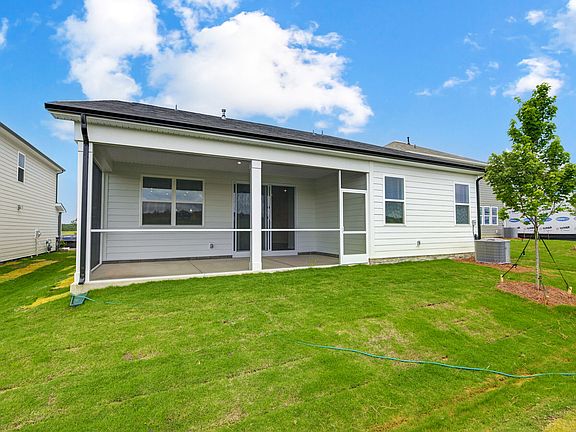 Photo representation of the Dayton plan. Colors, finishes and options will vary.