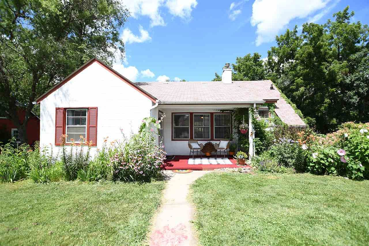 1214 Highland Ave, Iowa City, IA 52240 Zillow