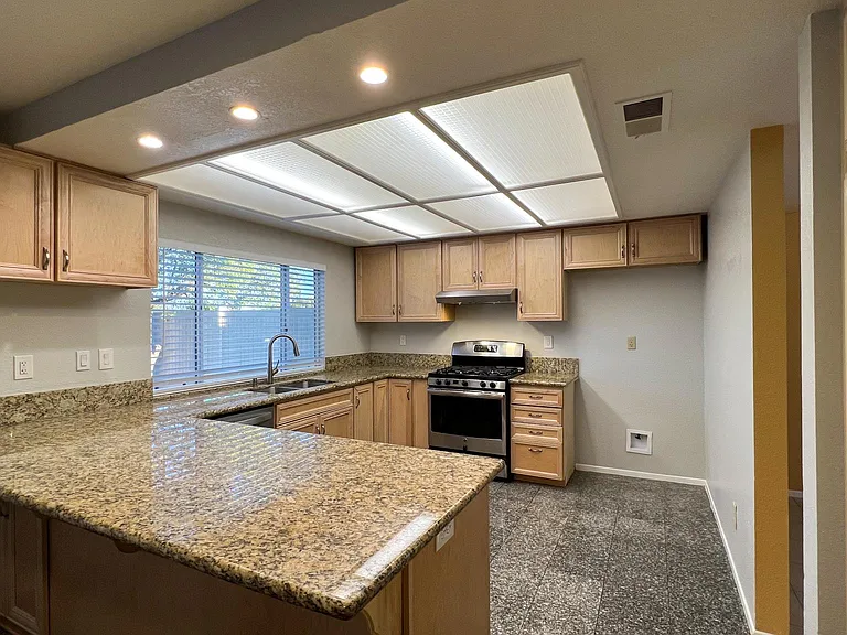 8558 Sandhill Dr — Photo 13