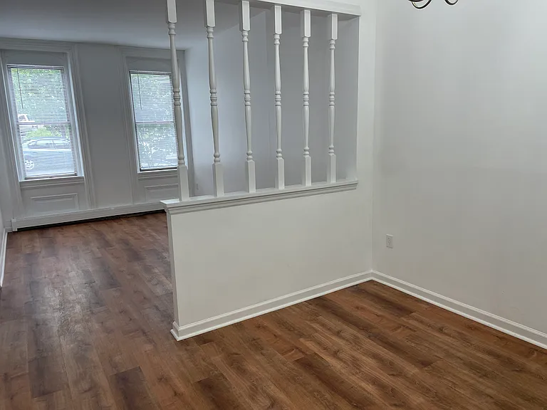 669 Ferry St — Photo 6
