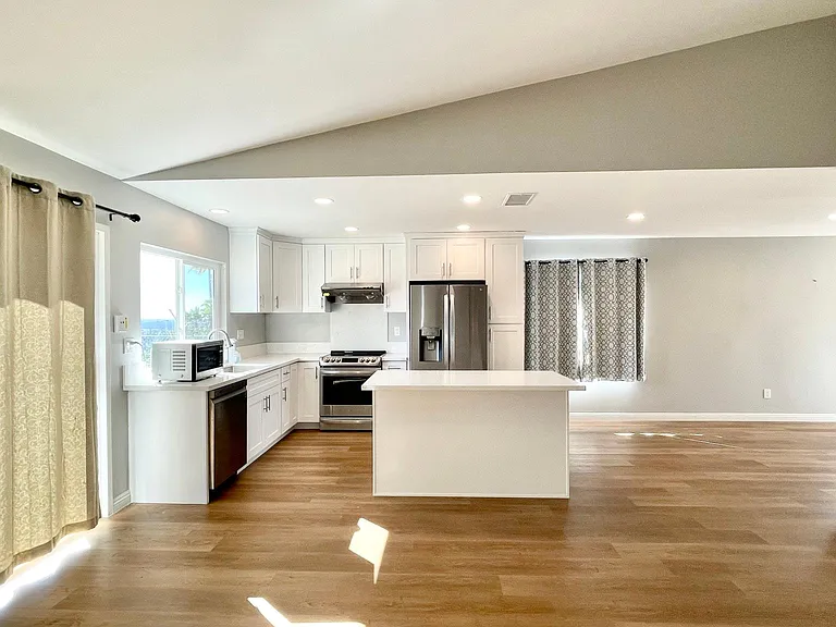 13556 Samantha Ave — Photo 9