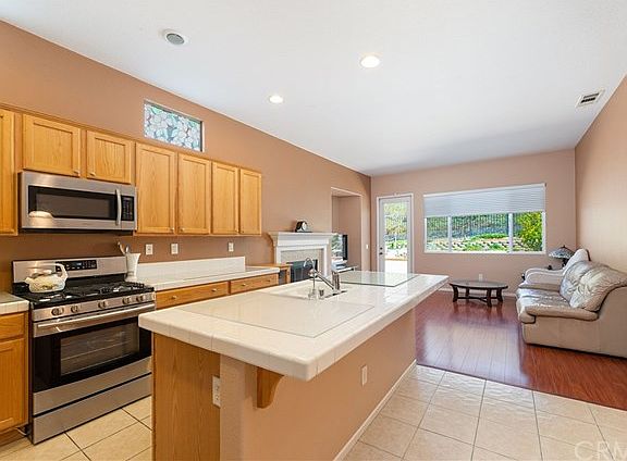 3rd image of 30636 Parkview Ln