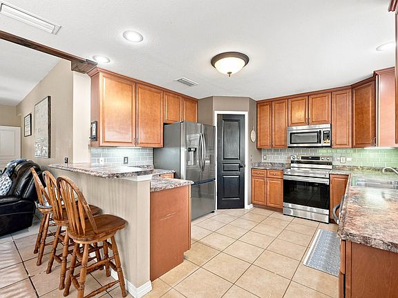 3rd image of 537 Hunters Ridge Rd