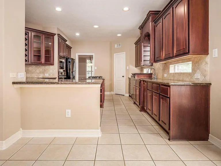12406 Santiago Cove Ln — Photo 7