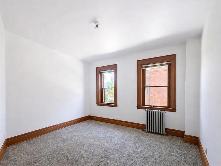 335 Summit Ave — Photo 5