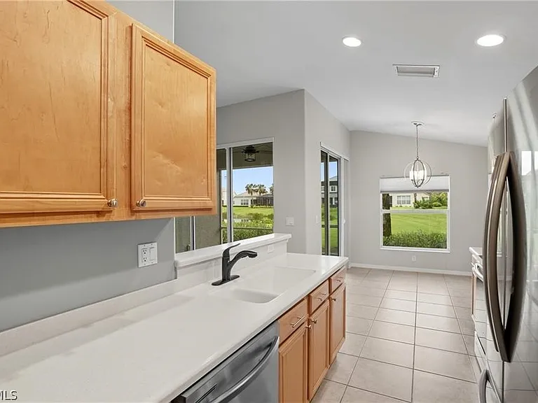 2427 Woodbourne Pl — Photo 8
