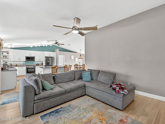 5th image of 1445 Ambra Dr