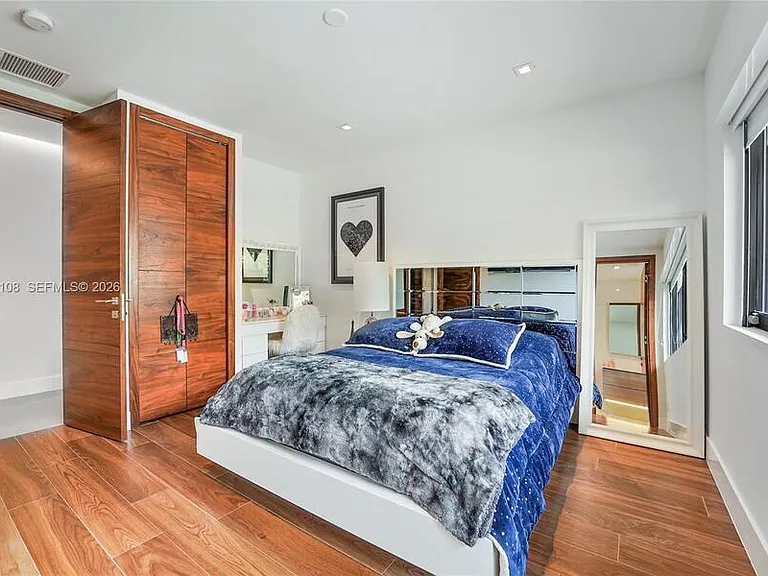 60 Shore Dr W — Photo 15