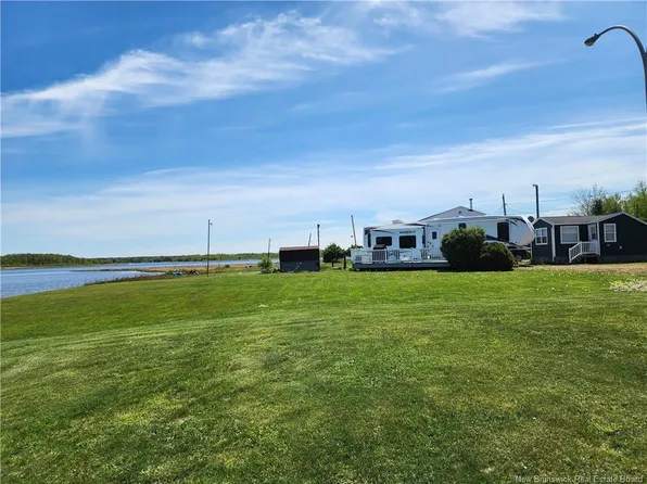 53 Thibodeau St, Beaubassin East, NB E4P 8P4