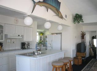 4027 Reeves Dr, Galveston, TX 77554