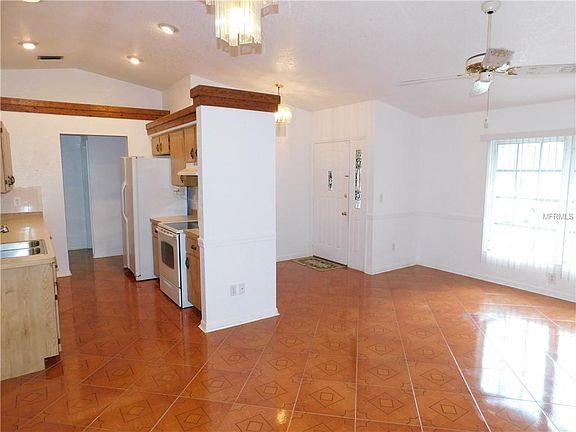 5th image of 22396 Hallstead Ave