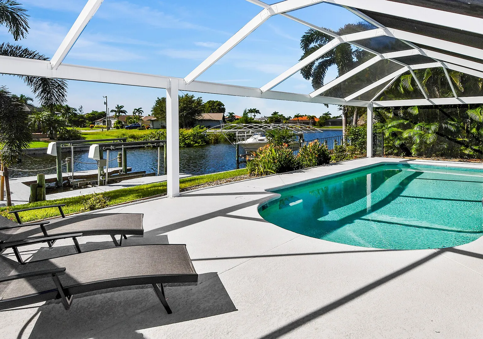 Mei Jing Waterfront Pool and Tiki Hut-must see — Photo 2