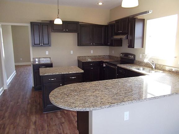 4th image of 2628 Cedar Creek St
