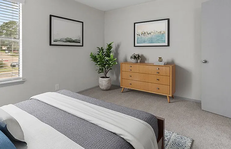 Hollytree Apartments — Photo 19