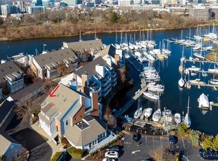 123 Harbor Dr APT 101, Stamford, CT 06902