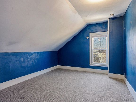3rd image of 514 Middle St Unit 2
