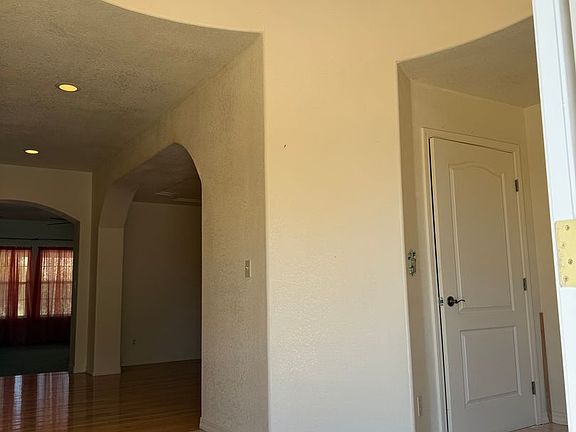 3rd image of 38908 Millwood Dr