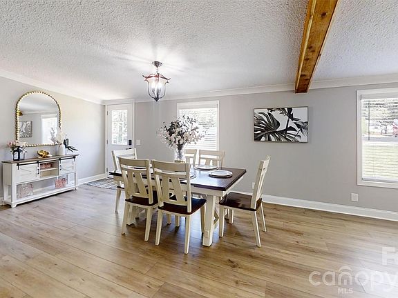 4th image of 3585 Woodstream Dr