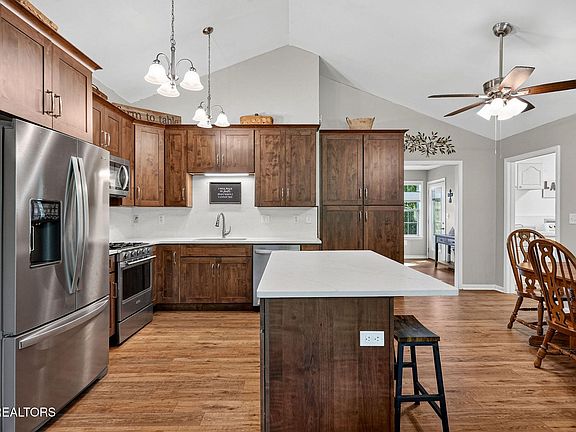 4th image of 103 Brighton Ln