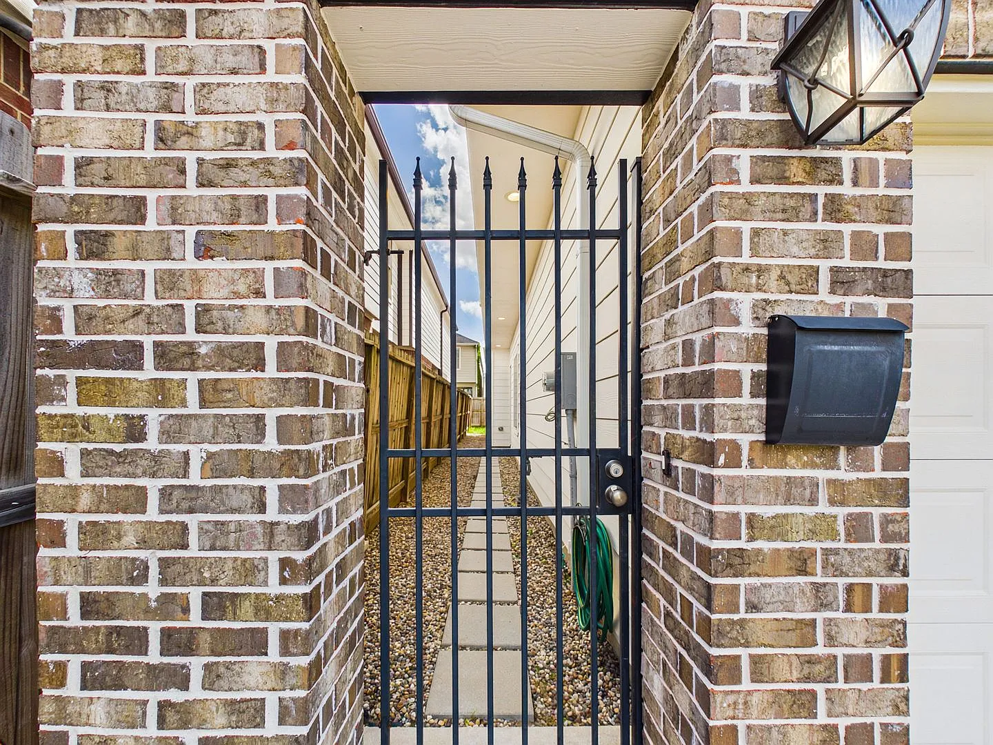 Stunning 3/2.5/2 Craftsman home in highly desirable and sought after Heights Location! — Photo 3