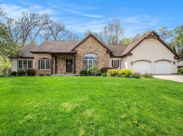 51823 Westwood Forest Dr, South Bend, IN 46628