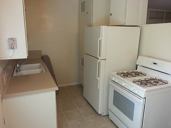 5th image of 1636 Chalcedony St