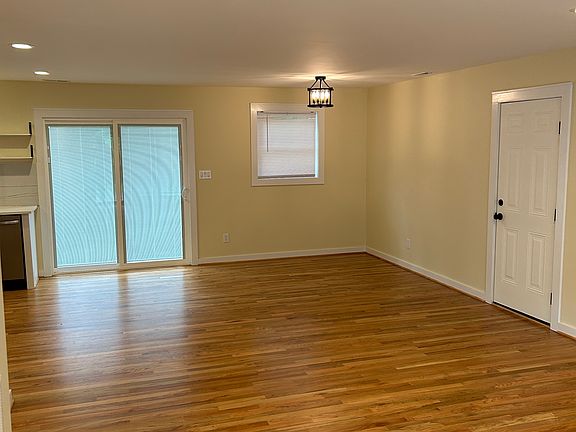 4th image of 2518 Mary Ave