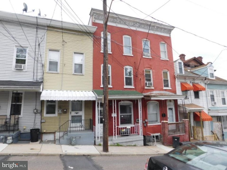 2nd image of 517 E Market St