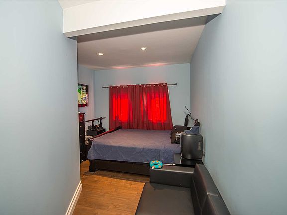 2nd image of 108 Connecticut Ave