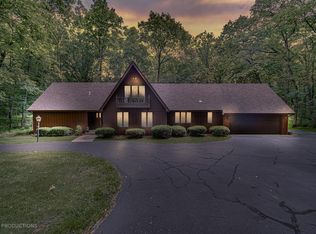 397 W Greenleaf Dr, Valparaiso, IN 46385