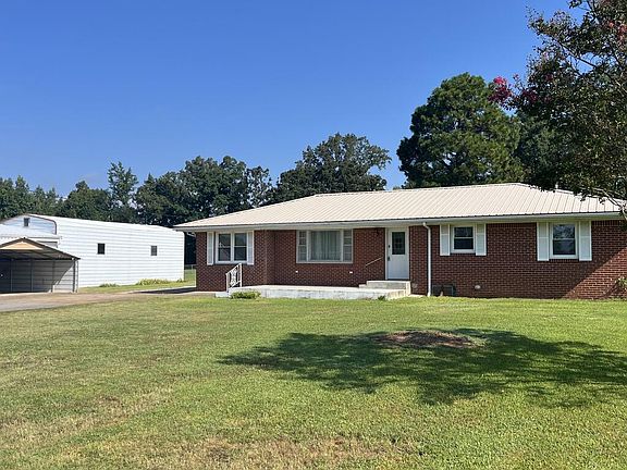 3rd image of 812 Memorial Dr