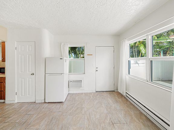 4th image of 901 3rd St N APT 14