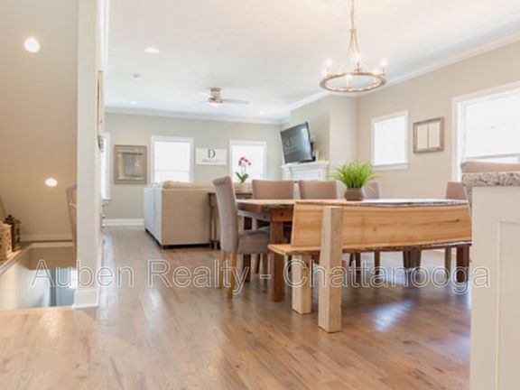 3rd image of 2438 Ashmore Ave