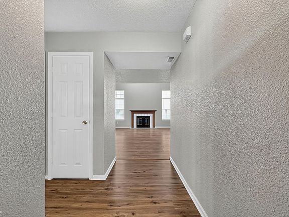 5th image of 8133 Maple Stream Ln