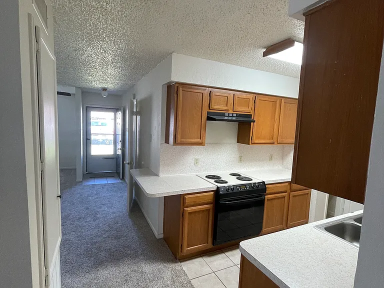 13139 Temple Cir — Photo 7