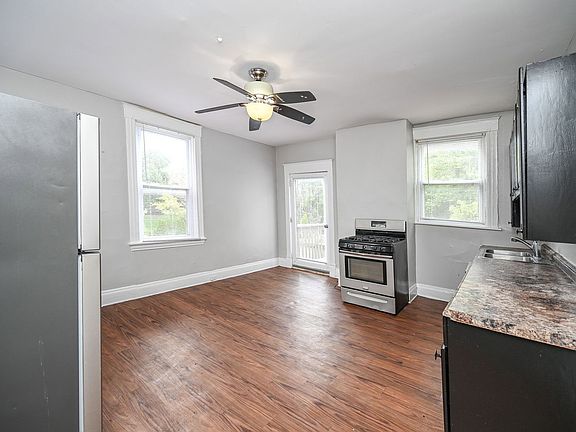 3rd image of 619 Straight St