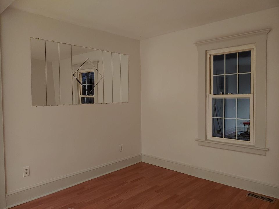 2nd image of 31 Amaryllis Ave