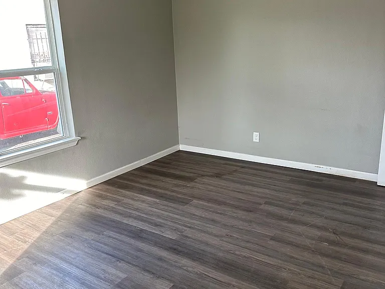2401 Shropshire St — Photo 6