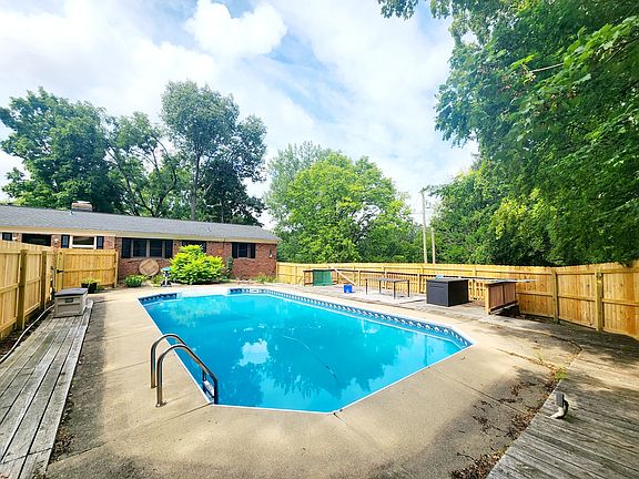 4th image of 630 Lawnwood Dr