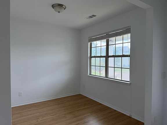 4th image of 1008 Keeneland Dr