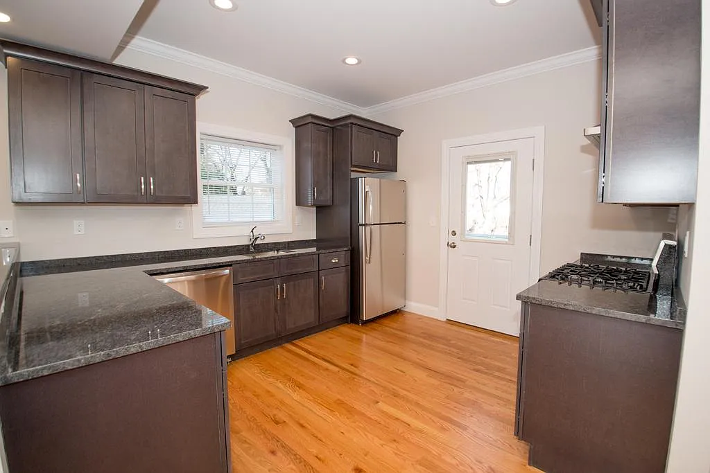 2 bed, 2.5 bath, 1300 sqft, $3,100 — Photo 4