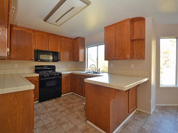 3rd image of 1002 McRae Way