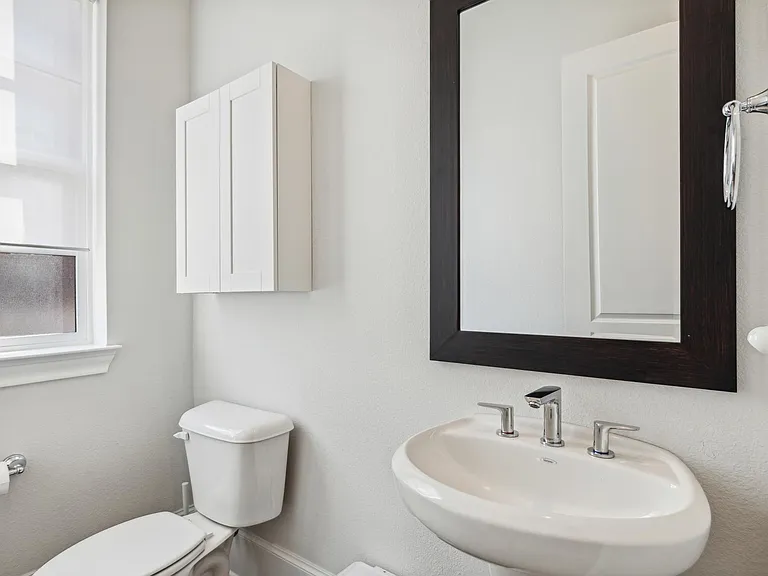 626 Dalton Ln — Photo 17