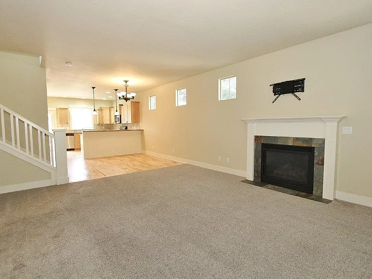 3819 Grover St — Photo 6