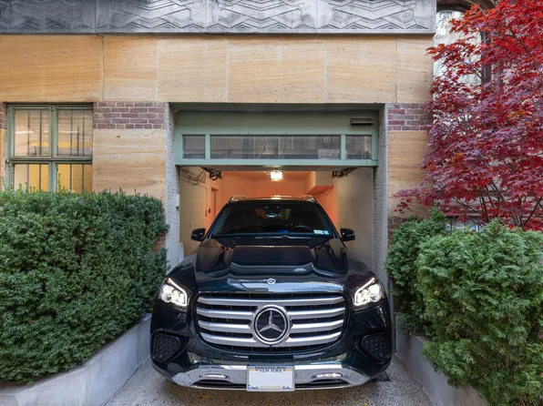 49 East 80th Street image 28 of 30