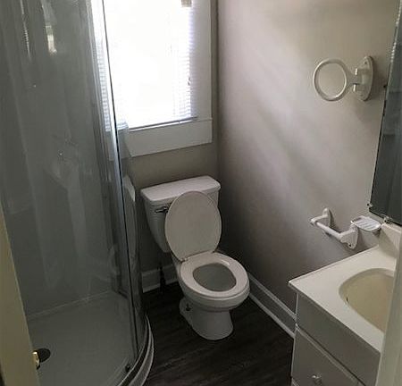 5th image of 924 Laurel Ln