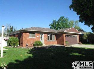 29565 Pinto Dr, Warren, MI 48093