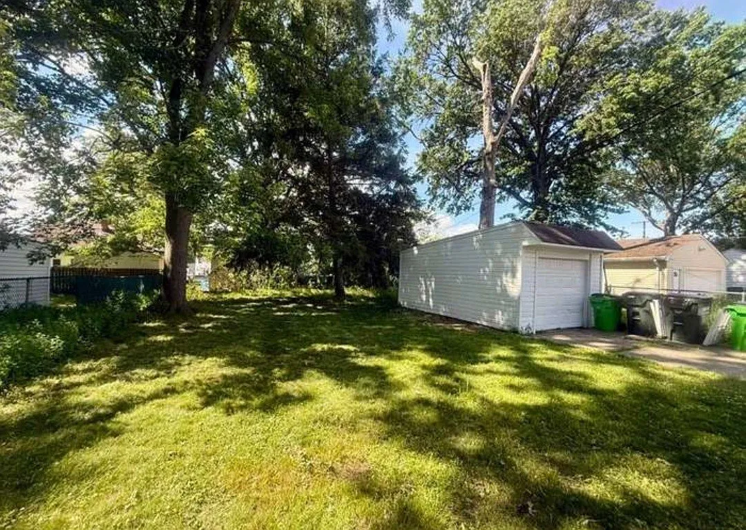 3 bed, 1940 sqft, $1,975 — Photo 2