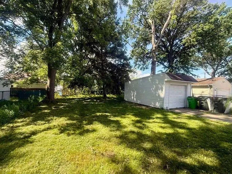 26470 Zeman Ave — Photo 2