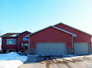 1505 W Creekside Cir, Brandon, SD 57005